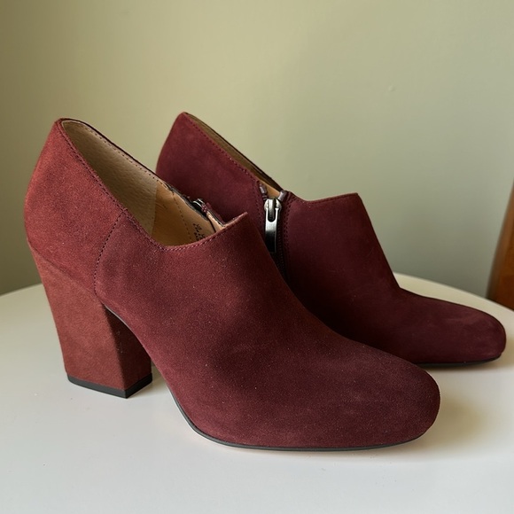Franco Sarto Suede Side Zip Heeled Booties Merlot Size 6.5 Flawed - Picture 1 of 16